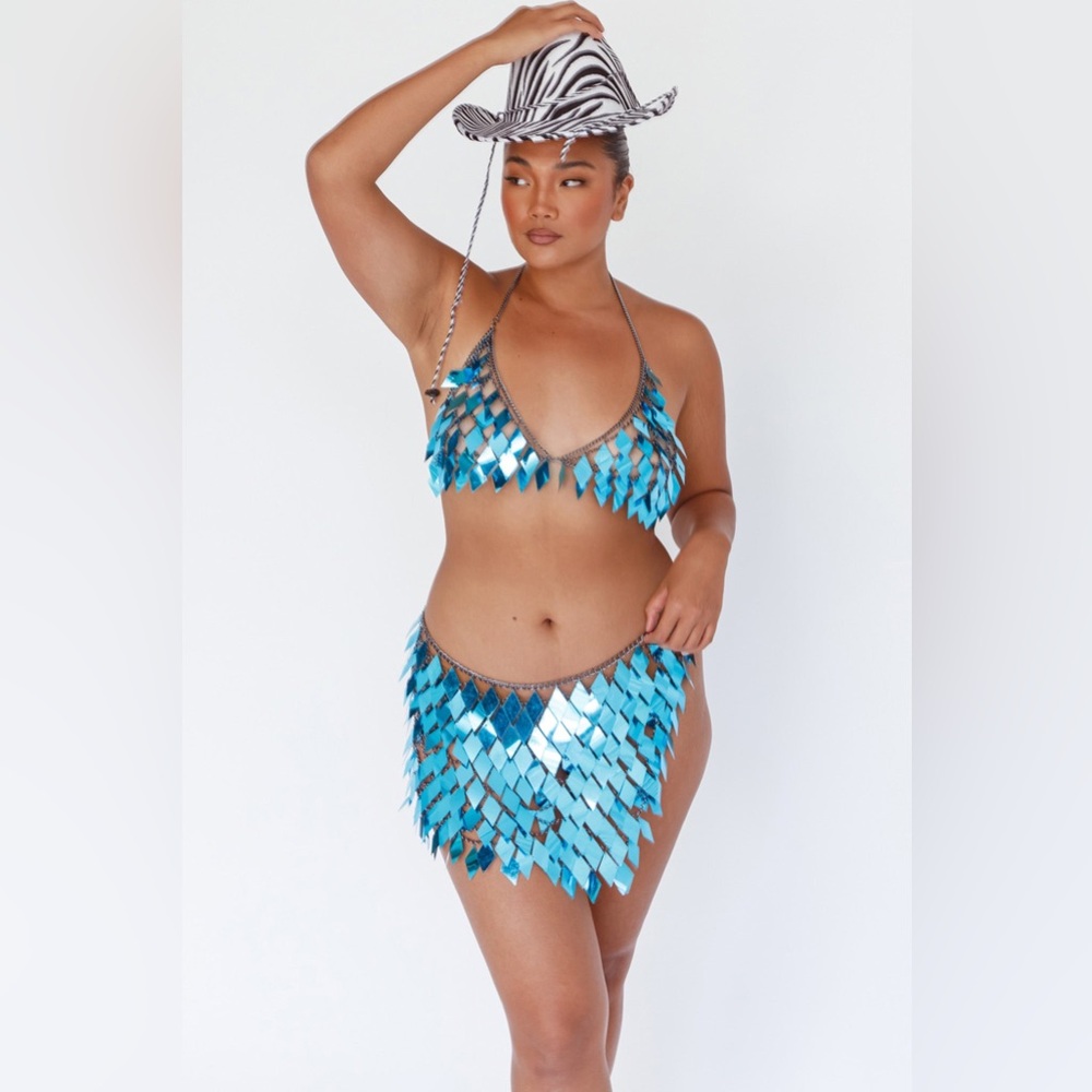 Selfie Leslie River Festival Shiny Sequins 2 Piece Set Blue NWOT - Picture 2 of 12